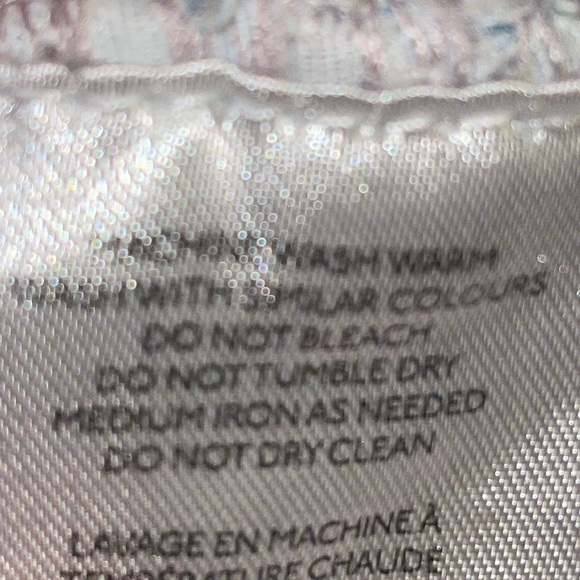 Urban Outfitters BDG Mom Hi-Rise Light Wash Distressed Tapered Leg Jeans.  Sz 27 - Picture 3 of 11